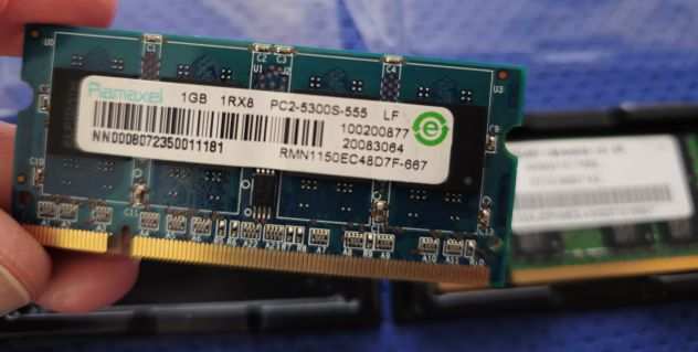 02 banchi di memoria ram DDR2 a 667Mz da 1Gb cadauno per pc portatili