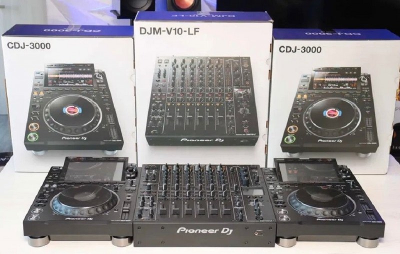 Pioneer DJ OPUS-QUAD, Pioneer DJ XDJ-RX3, Pioneer XDJ-XZ , Pioneer DJ DDJ-FLX10, Pioneer DJ DDJ-REV7, Pioneer CDJ-3000, Pioneer DJ DJM-A9 , Pioneer CDJ-2000NXS2, Pioneer DJM-900NXS2, Pioneer DJ DJM-V10-LF , Pioneer DJ DJM-S11, Denon DJ Prime 4+ 