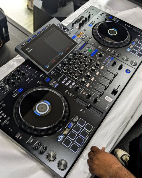 Pioneer DJ XDJ-RX3, Pioneer XDJ-XZ, Pioneer DJ OPUS-QUAD, Pioneer DDJ-FLX10, Pioneer DDJ-1000SRT, Pioneer DDJ-1000, AlphaTheta XDJ-AZ, AlphaTheta OMNIS-DUO, Pioneer CDJ-3000, Pioneer DJM-A9, AlphaTheta Euphonia, Pioneer DJM-V10 DJ mixer