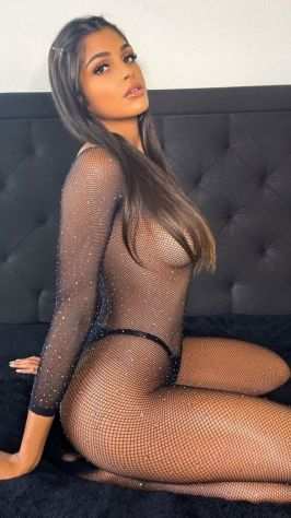 1 MORA 1 BIONDA BELLISSIME RAGAZZE ITALIANE VARI MASSAGGI integrali . .