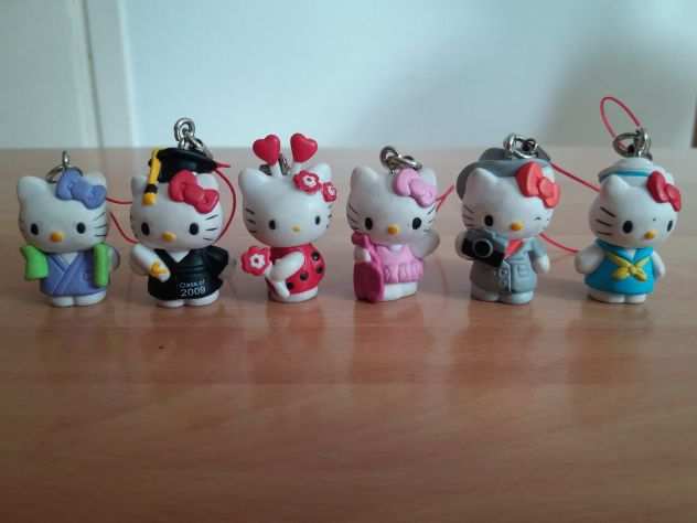 11 personaggi Hello Kitty mini cad. 1,30 tutti assieme 12,00