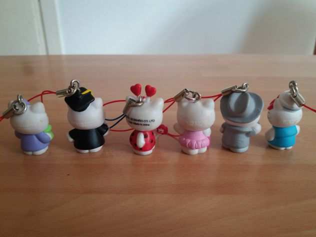 11 personaggi Hello Kitty mini cad. 1,40 tutti assieme 12,00