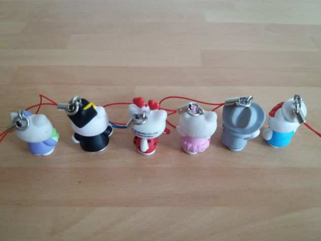 11 personaggi Hello Kitty mini cad. 1,40 tutti assieme 12,00