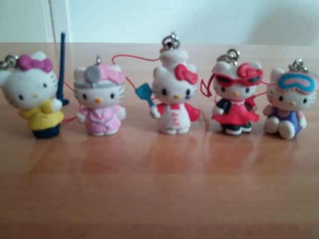 11 personaggi Hello Kitty mini cad. 1,40 tutti assieme 12,00