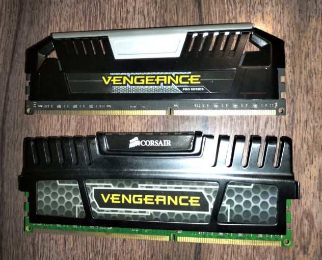 16gb TOTALI 2x memorie RAM DA 8gb - 1333MhZ