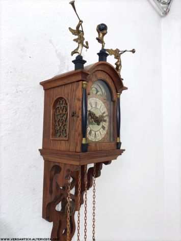176125 Antico orologio a pendolo con lunario