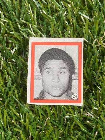 1968 - Charles Buchans - Football Monthly - Eusebio - 24 Hand Cut - 1 Card