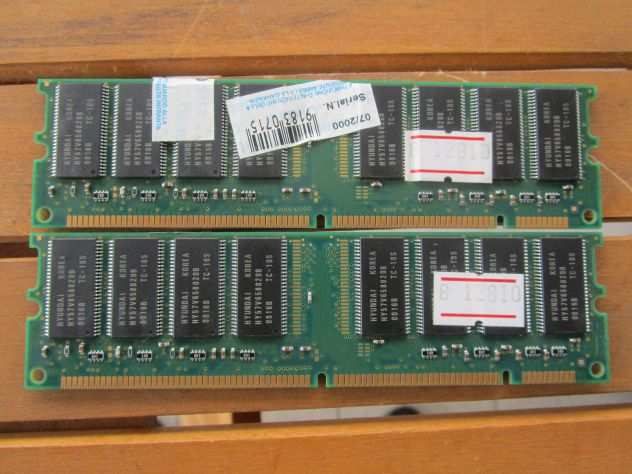 2 banchi RAM 128Mb ciascuno (256Mb) PC100