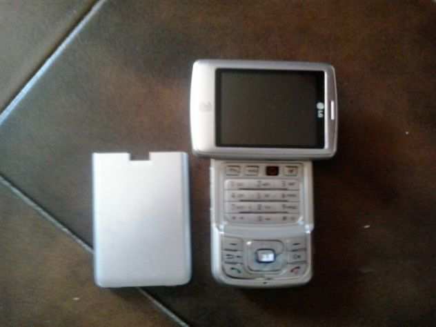 2 Cellulari retro LG U900 e U8330