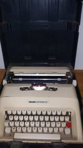 2 macchine da scrive Olivetti Lettera 35 con custodie rigide plastiche
