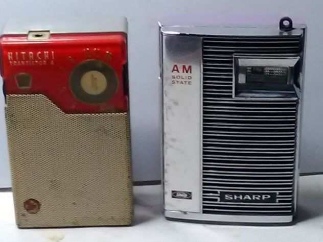 2 radio vintage an 1958 e 1960 in OM di marca HITACHI E SHARP -