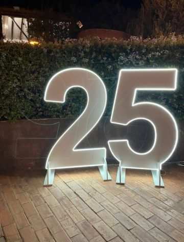 25 luminoso