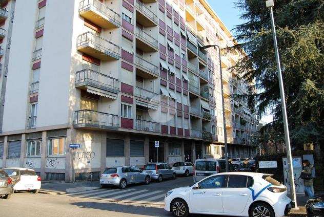 3 locali Via Lorenzo Perosi, MILANO