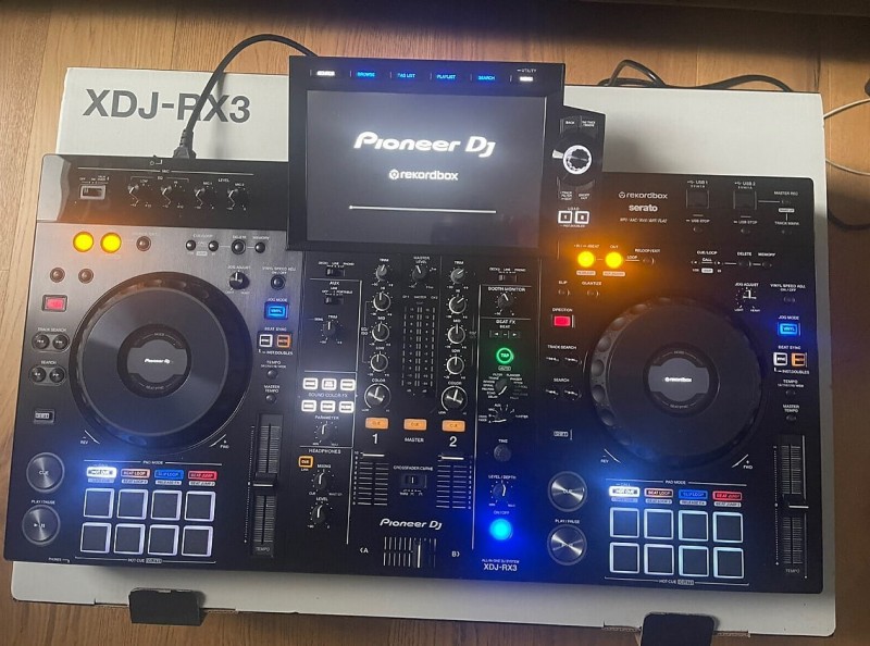 Pioneer OPUS-QUAD, Pioneer XDJ-RX3, Pioneer XDJ-XZ , Pioneer DDJ-FLX10, Pioneer DDJ-REV7, Pioneer CDJ-3000, Pioneer DJM-A9 , Pioneer CDJ-2000NXS2, Pioneer DJM-900NXS2, Pioneer DJM-V10-LF , Pioneer DJM-S11, Denon DJ Prime 4+ , PLAYdifferently MODEL 1