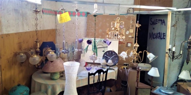 NEGOZIO PRIVATO Di LAMPADARI (LA LUCCIOLA )