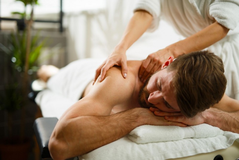 Massaggi e per Compagnia Servizio a Domicilio solo zone della metro B