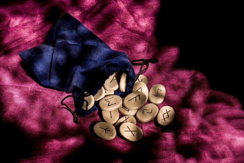 SCOPRI IL POTERE DELLE RUNE * 1° domanda gratuita