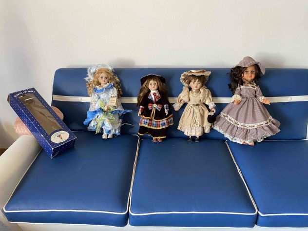 4 bambole, 3 in porcellana