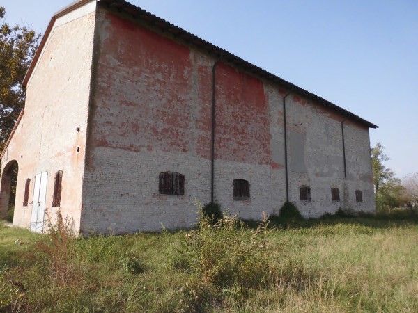Rustico indip.  da ristrut. cambio di destinazione e terreno a Baganzola