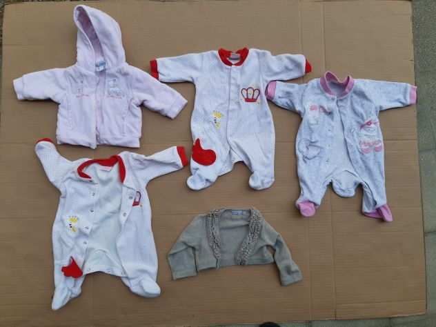 5 indumenti per neonati