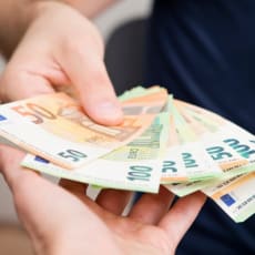 Offerta di prestito seria e affidabile E-mail: isabellemonica9@gmail.com  Ciao, sono un prestatore privato che offre prestiti a tassi di interesse bassi del 3%. Essendo nel settore economico offro prestiti da 5.000 euro a 10.000.000 di euro. Per favo