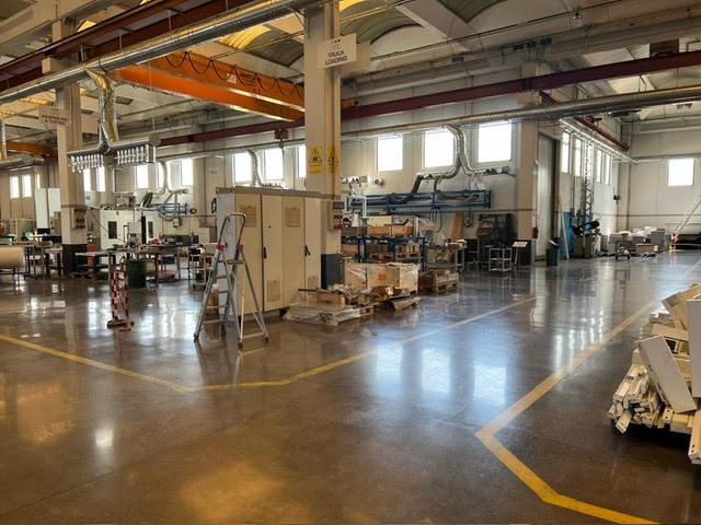 Immobile di 5.500 msup2 in vendita a Piacenza