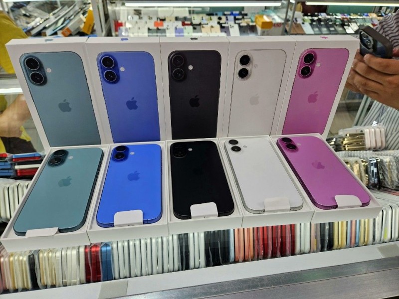 Apple iPhone 16 Pro 128GB = 600 EUR , iPhone 16 Pro Max 256GB = 700 EUR, iPhone 16 128GB = 470 EUR , iPhone 16 Plus 128GB = 500 EUR, iPhone 15 Pro 128GB = 500 EUR , iPhone 15 Pro Max 256GB = 560 EUR, iPhone 15 128GB = 400 EUR , iPhone 15 Plus 128GB =