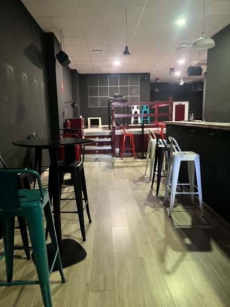 BELLO E REDDITIZIO BAR/PUB IN VENDITA A VALENCIA