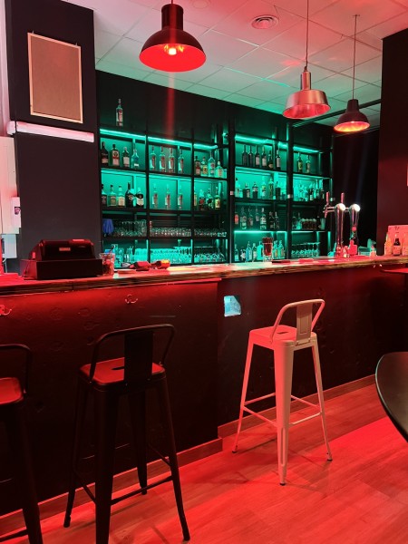 BELLO E REDDITIZIO BAR/PUB IN VENDITA A VALENCIA