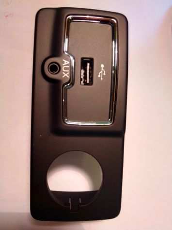 735704962 - 735704737 Jeep Renegade porta aux usb