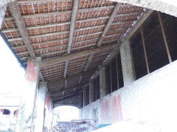 Rustico indip.  da ristrut. cambio di destinazione e terreno a Baganzola