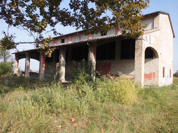 Rustico indip.  da ristrut. cambio di destinazione e terreno a Baganzola