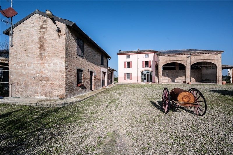 Rustico ristrutturato indipendente con parco a Fontanellato 
