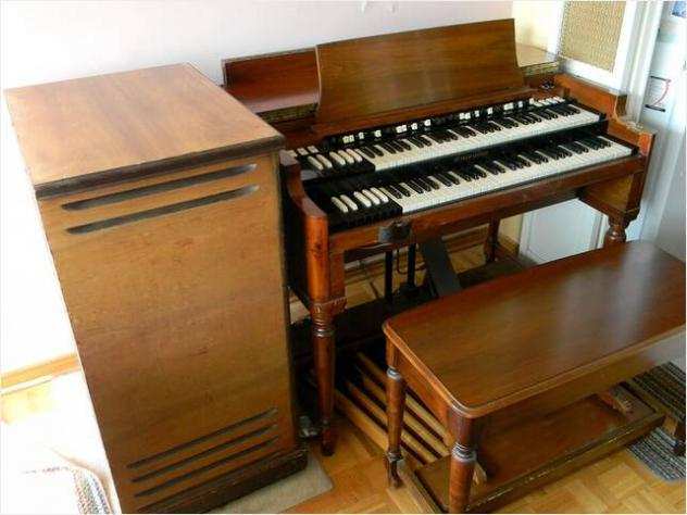 A Collezionista e Musicista Organi Hammond e altre Marche Ricondizionati.