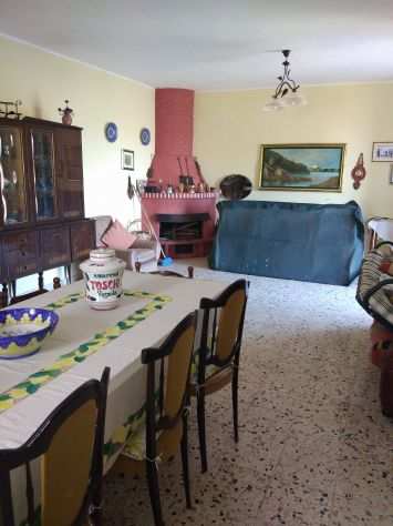 Abitazione di residenza estiva con terreno, sita in Villarosa cda Giurfo