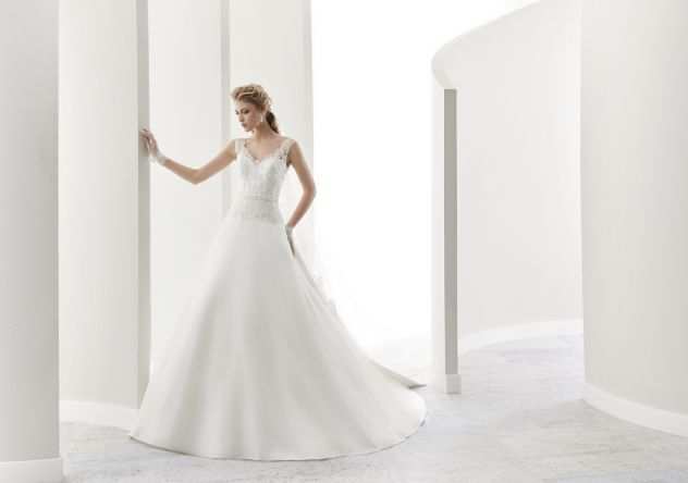 Abito da sposa marca Jolies con gonna in mikado e bustino in pizzo con spallina