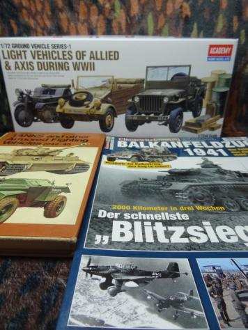 Academy - Lotto Panzer-Division con 2 mezzi corazzati  veicoli militari  1 libro  1 rivista - kit da assemblare e dipingere nuovi in scala 172 134