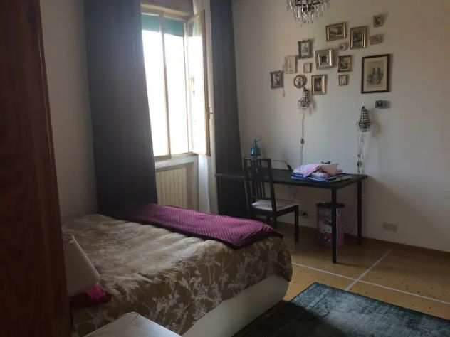 Accogliente camera con letto matrimoniale