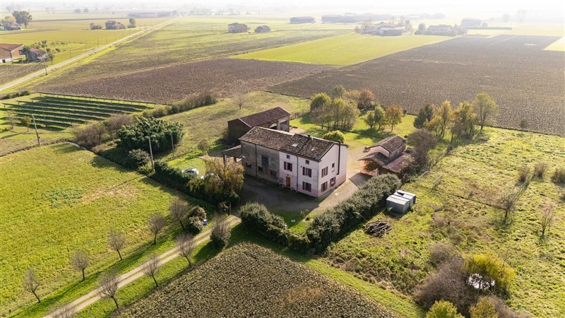 Rustico ristrutturato indipendente con parco a Fontanellato 