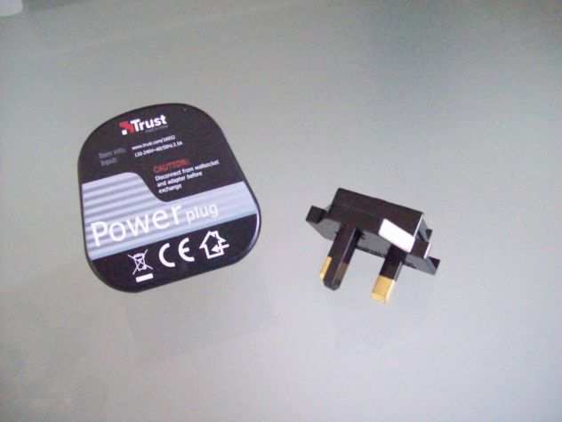 Adattatore Universal Power Plug Trust con 2 spine