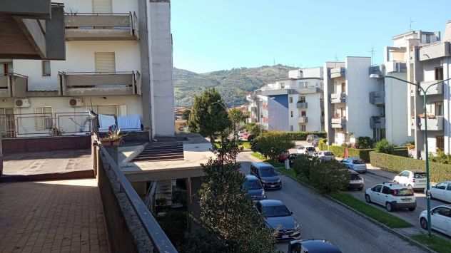 Affascinante Appartamento con Ampio Terrazzo e Vista Panoramica