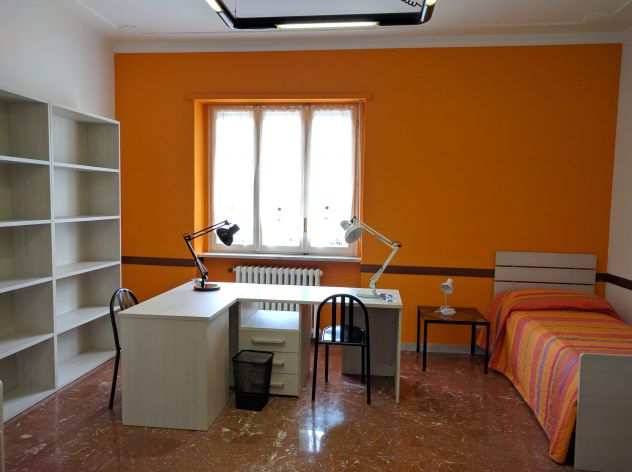 AFFITTASI A DUE STUDENTESSE UNIVERSITARIE ALLOGGIO DI 2 CAMERE CUCINA BAGNO