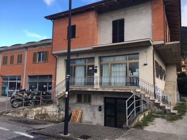 Affittasi locale CommercialeArtigianale a Gubbio, Via Benedetto Croce.