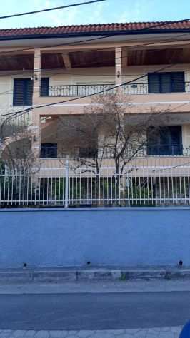Affittasi spazioso appartamento in villa, in zona tranquilla di Tirana