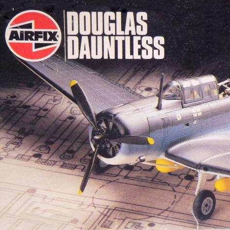 Airfix Scala 172 - 3 - Modellino di veicolo militare - Collezione Aerei da Guerra Statunitensi WW2 BELL P-390 Aircobra, Douglas Dauntless, P-47 D
