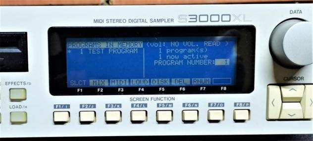 Akai - Midi Stereo Digital Sampler S3000 XL - Varie attrezzature (come mostrato in descrizione)