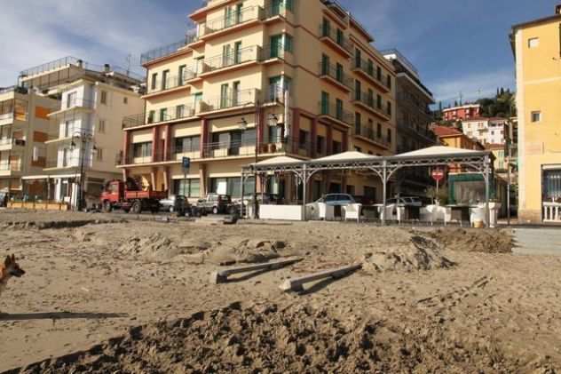 Alassio 1-12agosto 2023, 6 posti letto, spiaggia sotto casa, terrazzo vista mare