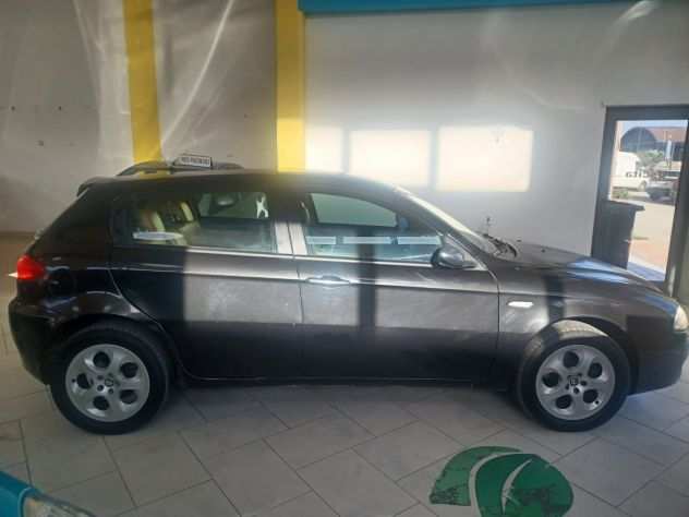 ALFA ROMEO 147 1.9 MJTD ECONOMICO