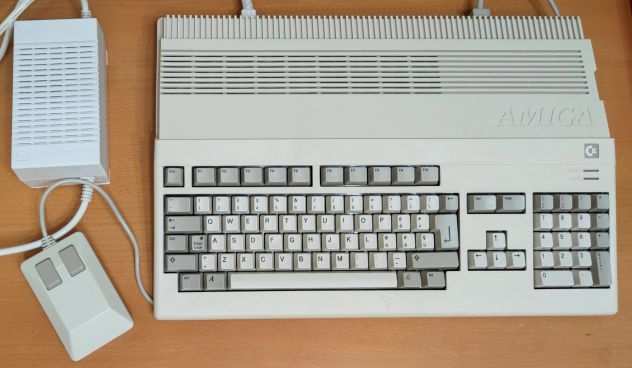 Amiga 500 commodore 6 PAD Joystick 400 floppy disk