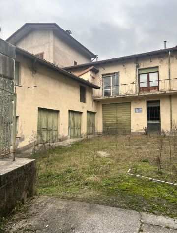 Ampio Cascinale in zona San Nicola Botticino